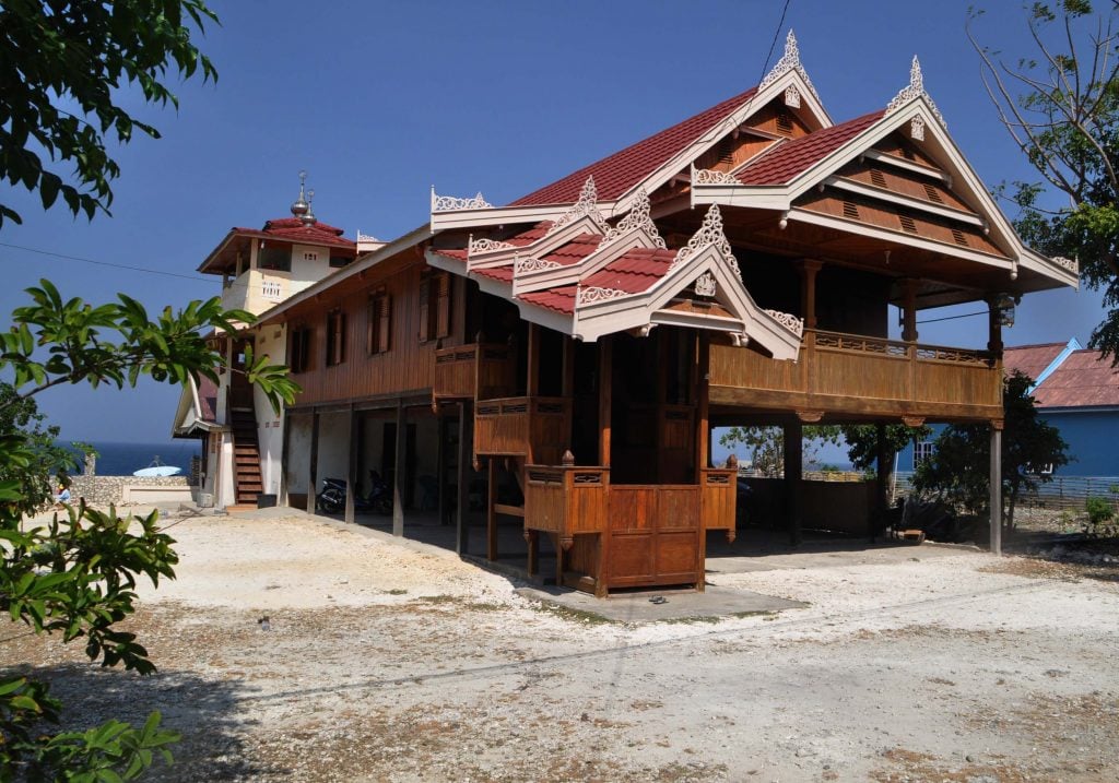 21 Gambar Rumah Adat Makassar