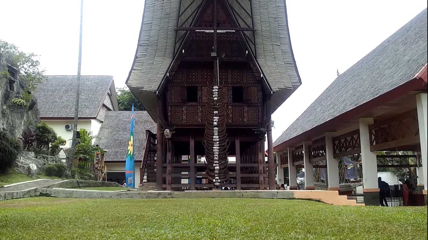 Spektakuler 21 Gambar Rumah Toraja 88 Di Dekorasi Interior Rumah untuk 21 Gambar Rumah Toraja