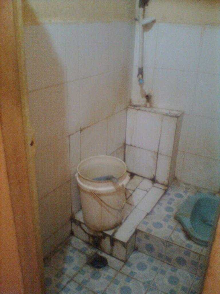 19 Populer Desain Kamar Mandi Dengan WC Jongkok Paling Terkenal