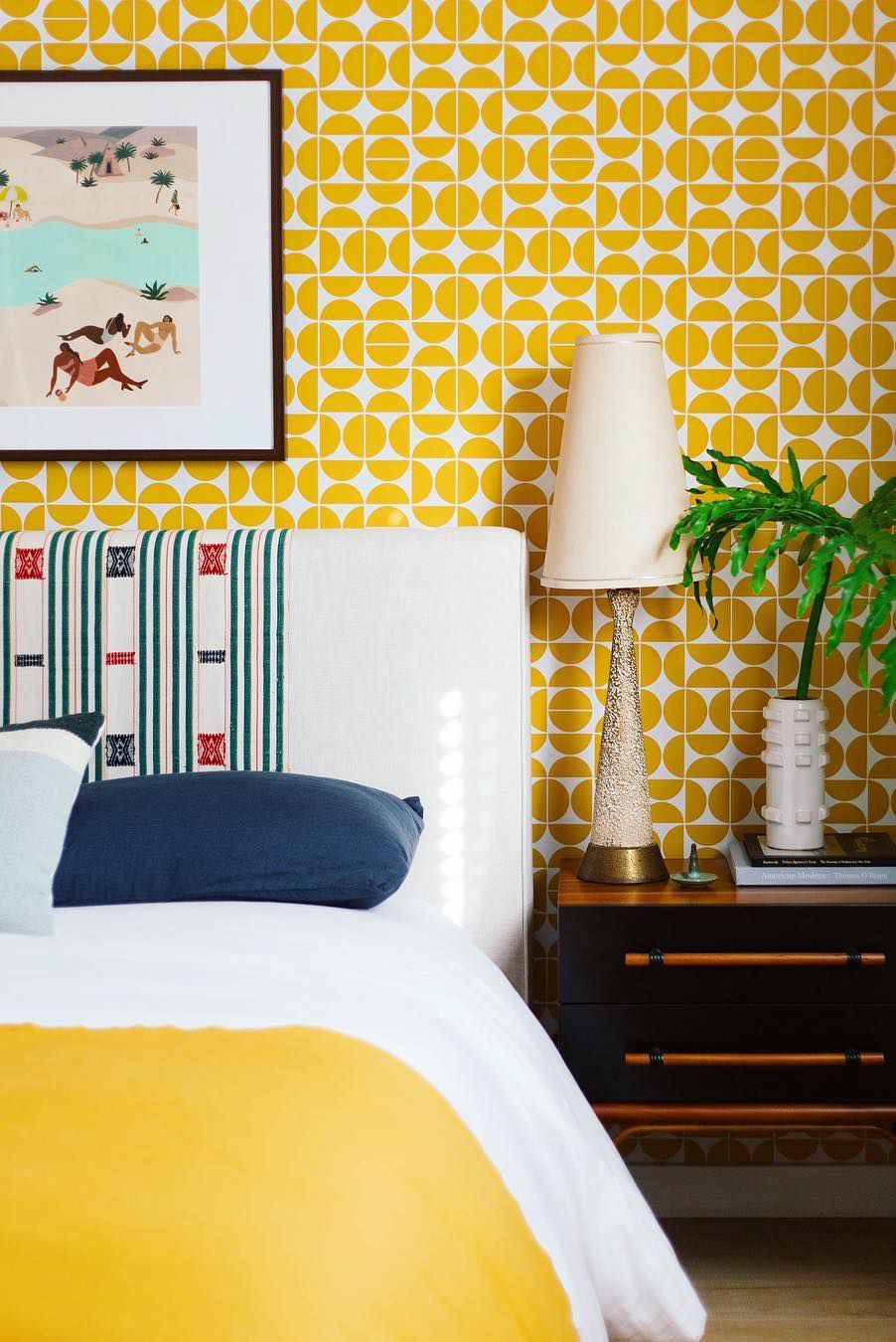 28 Ragam Seni Desain Kamar Tidur Warna Kuning Paling Terkenal