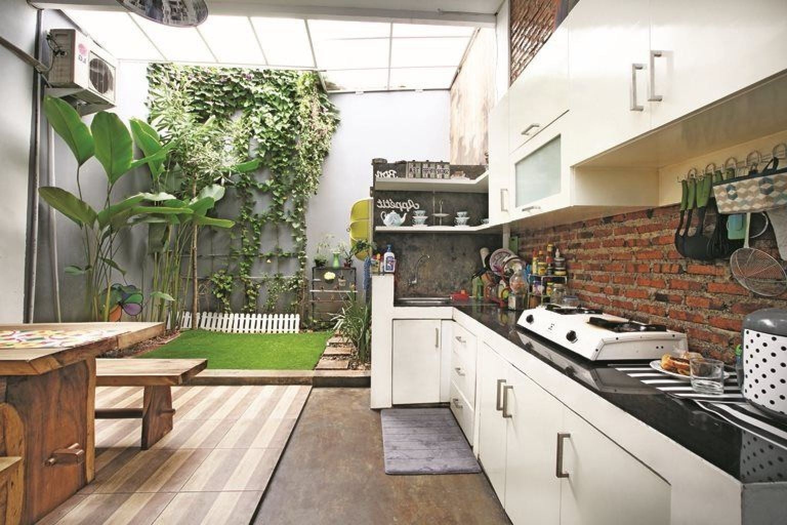 46 Kumpulan Desain Dapur Minimalis Dengan Taman Paling Populer di Dunia