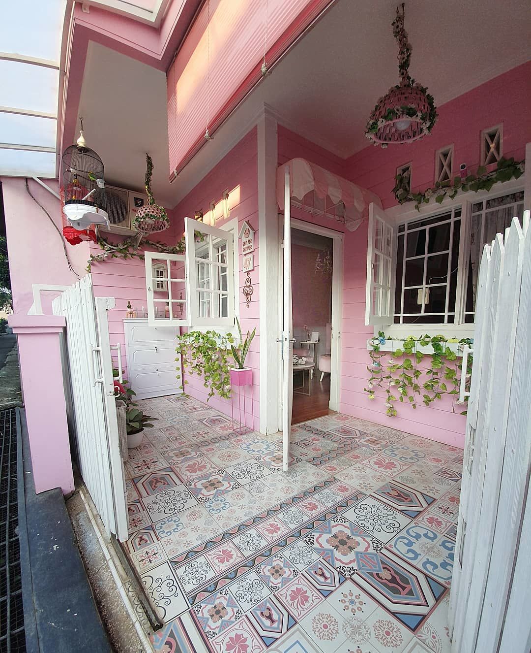 75 Inspirasi Desain Rumah Minimalis Nuansa Pink Trend Masa Kini