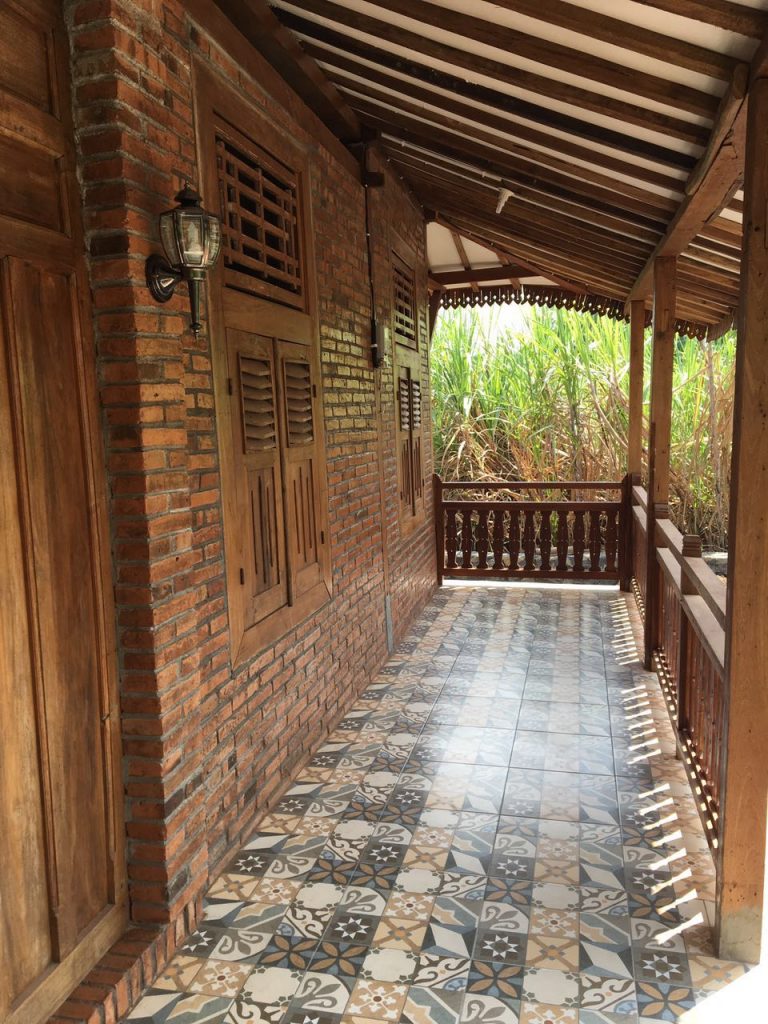 79 Ide Cantik Desain Teras Rumah Jawa Kuno Istimewa Banget